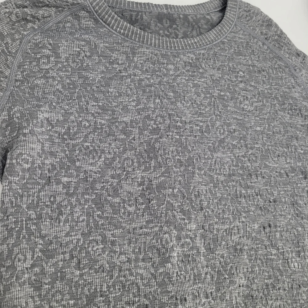 Women’s Lululemon Rest Less Long Sleeve Athletic shirt Size Medium - Picture 10 of 10